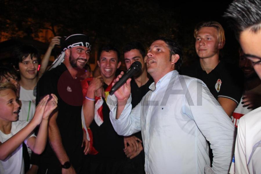 Celebració de l'ascens de l'Ontinyent CF. Miguel Ángel Mullor agradece el apoyo de la afición