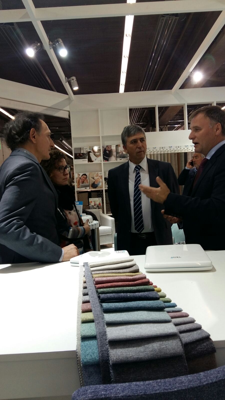 El conseller Rafa Climent i Julia Company visiten la fira Heimtextil de Frankfurt
