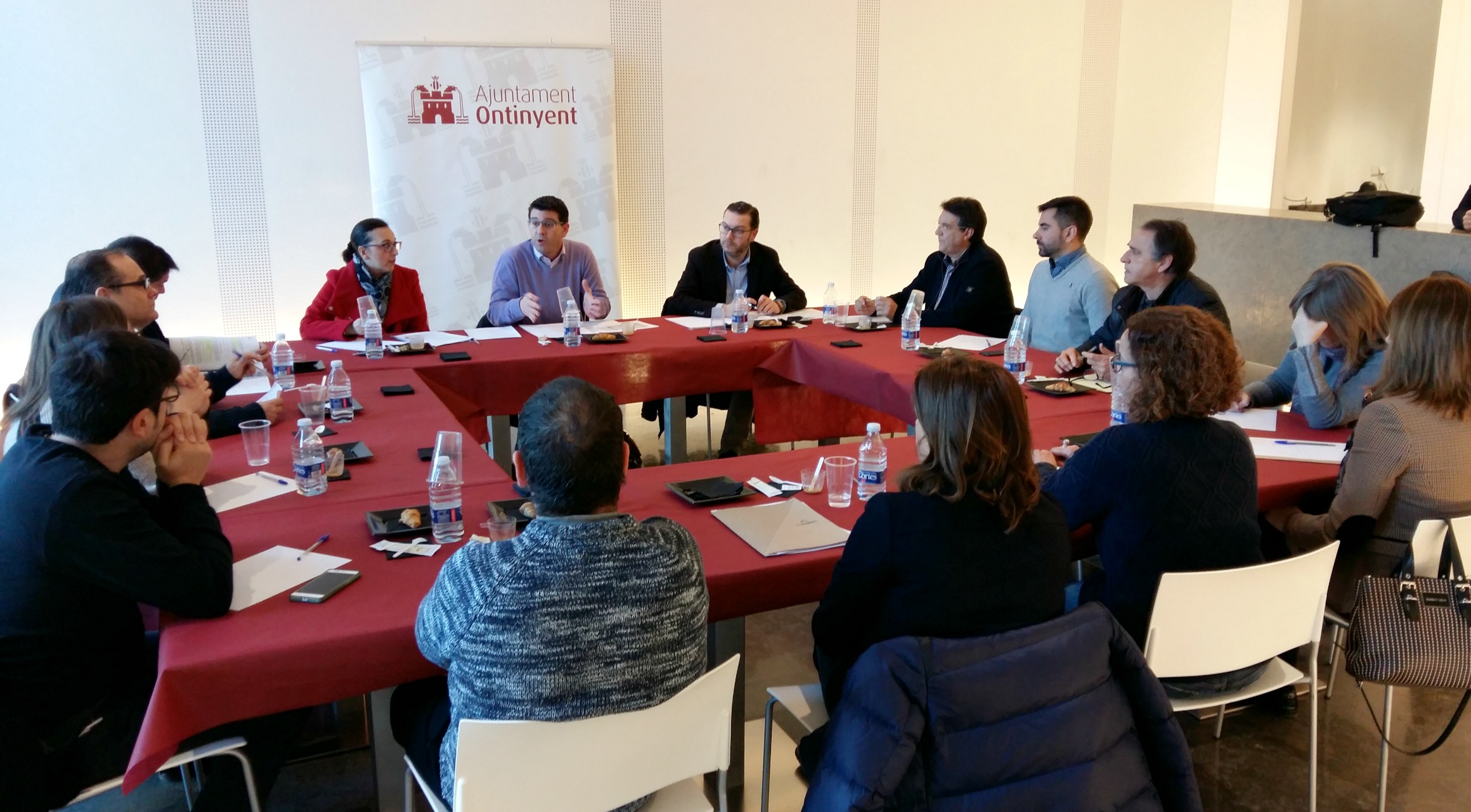 Reunión de Jorge Rodríguez y Pablo Úbeda con representantes de empresas beneficiarias de la primera edición de las subvenciones a la edición de catálogos y asistencia a ferias