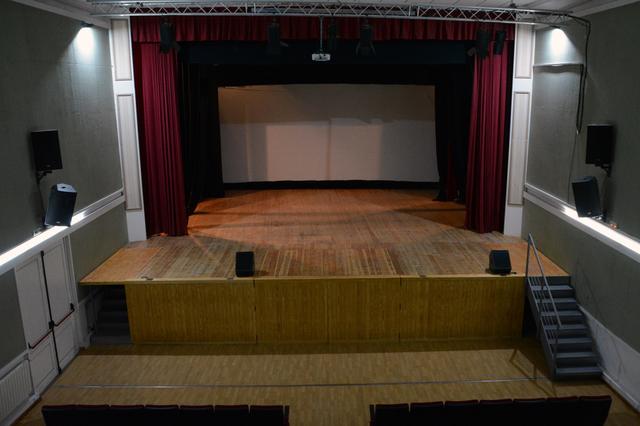 Bocairent mejora las condiciones escénicas del Teatro Avenida