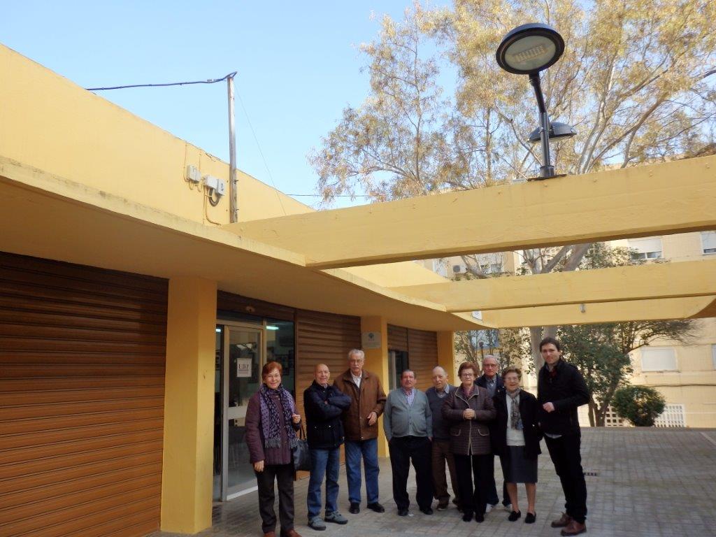 Nueva farola en la sede de UPD Ontinyent