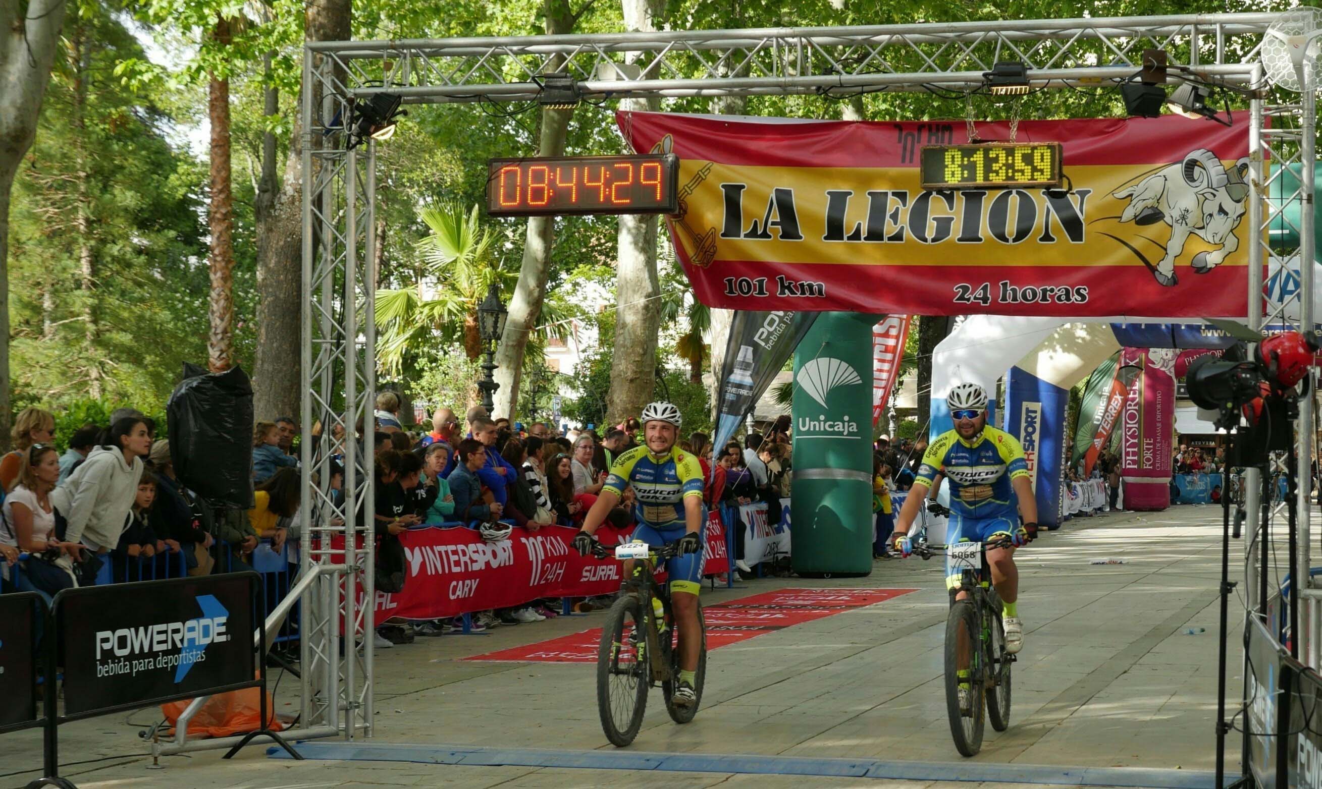 Los ontinyentins entrando a meta