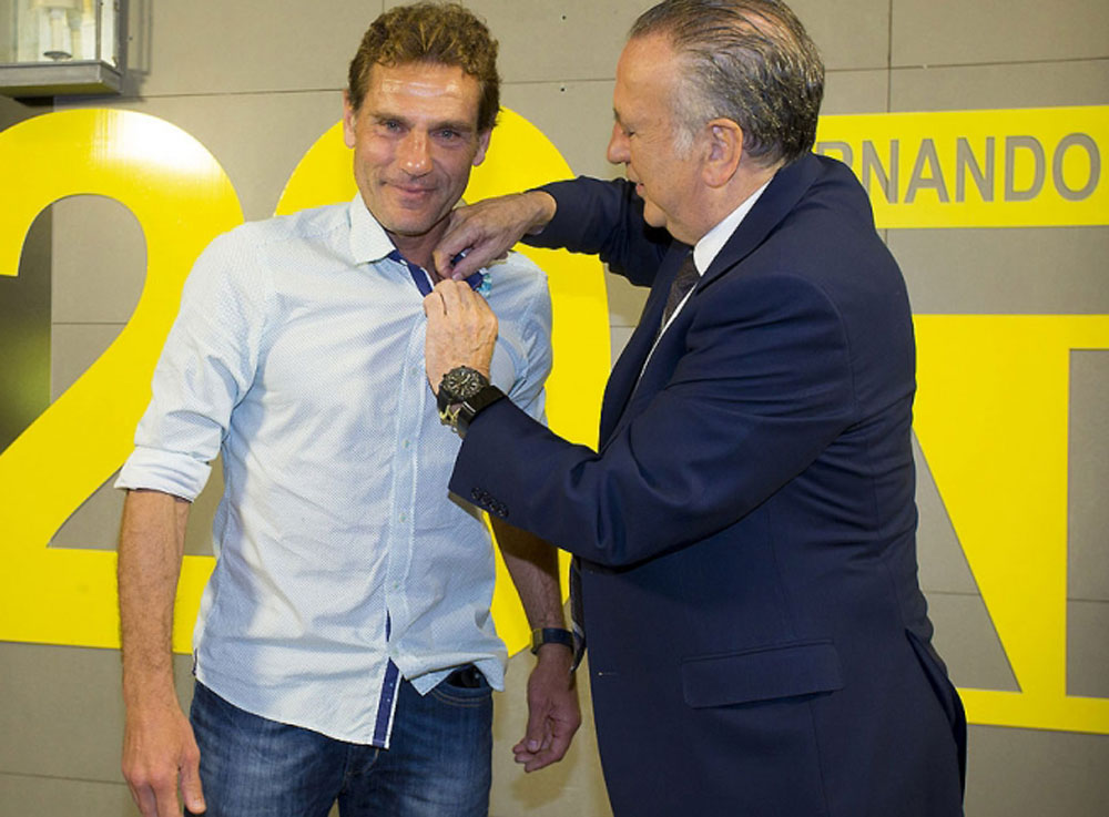 Pascual Donat rep la insígnia d'or