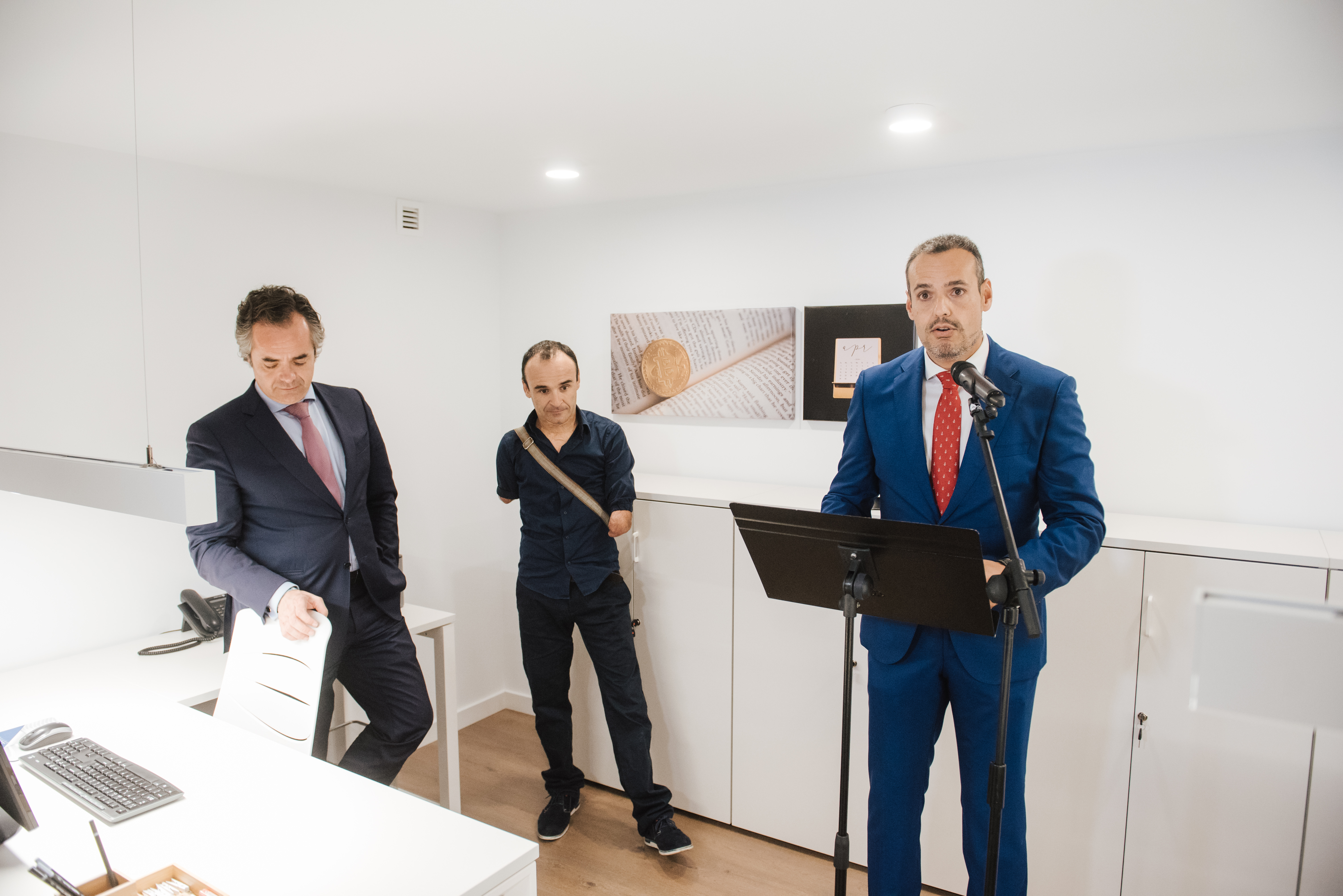Jose Luis Climent, acompañado por Federico Varona y Ricardo Ten