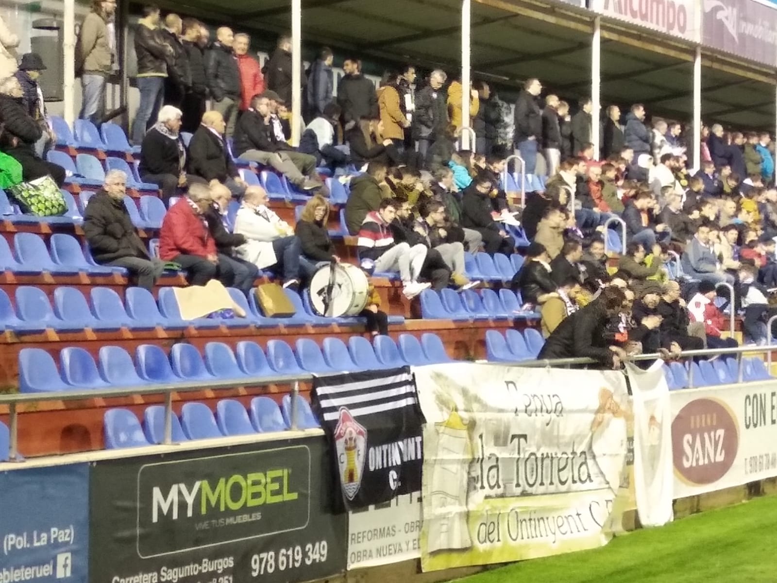 Aficionados del Ontinyent en Teruel