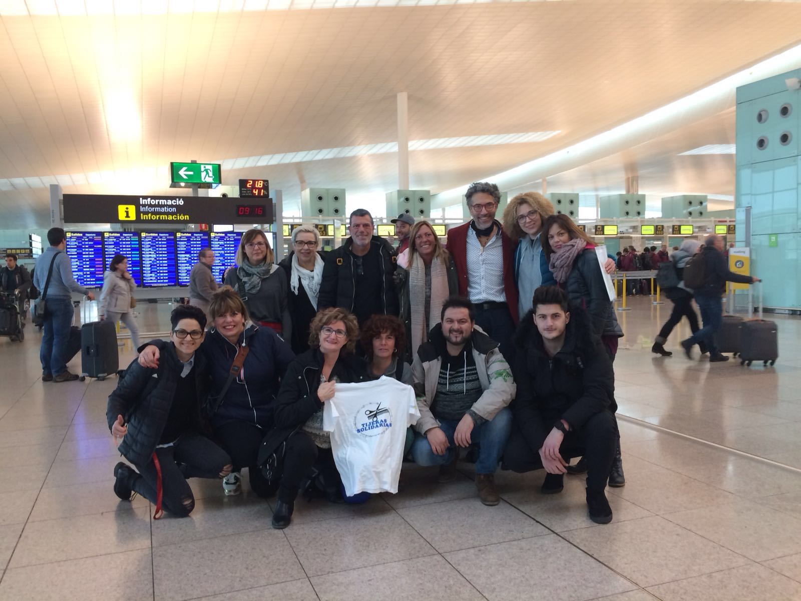 Toni Ribera junt amb la resta de perruquers