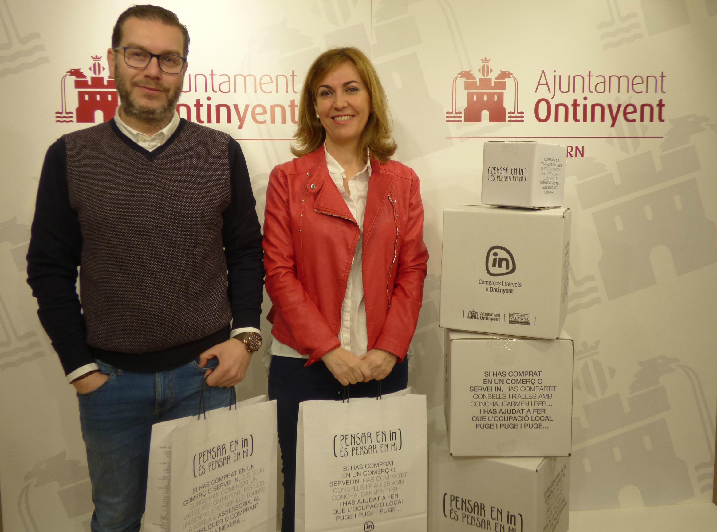 Més de 70 establiments mostraran als aparadors missatges amb els beneficis de comprar a Ontinyent