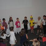 Los cuentos infantiles de Caixa Ontinyent, representados por alumnos del Lluís Vives de Ontinyent