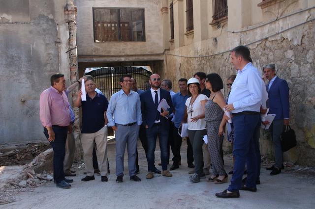 Signen el conveni que permetrà avançar en les obres del Museu Tèxtil a Ontinyent