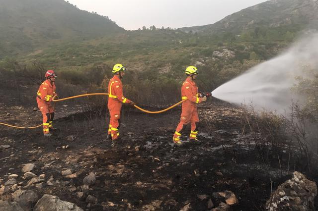 La Diputación empieza a trabajar en las ayudas para los afectados por el fuego en Llutxent