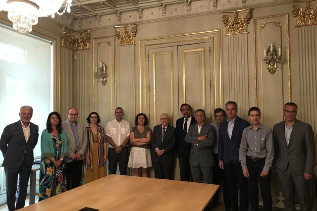 Patronales y UGT firman el convenio del textil y confección 2018-2020