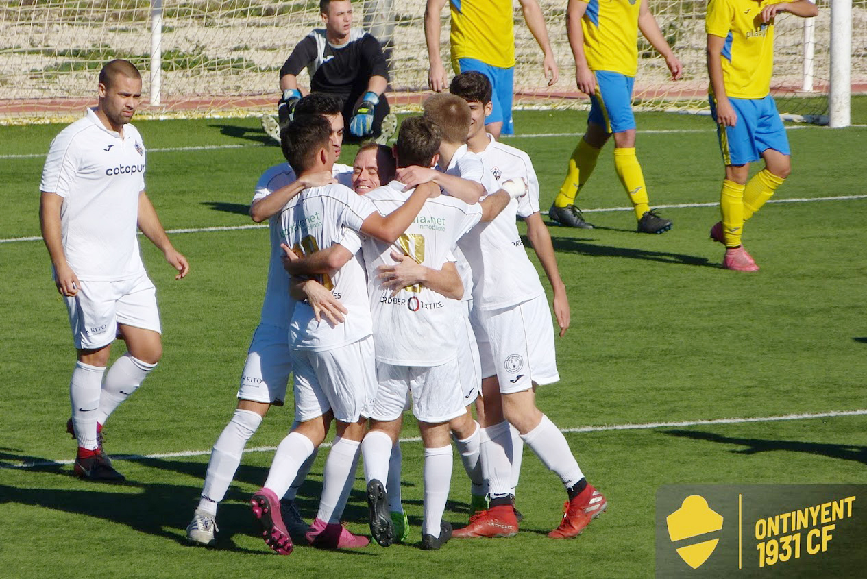 El Ontinyent 1931 CF celebra uno de los goles en Aielo