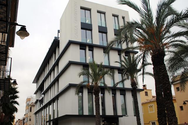 Caixa Ontinyent impulsa un plan para reafirmar la igualdad entre su personal