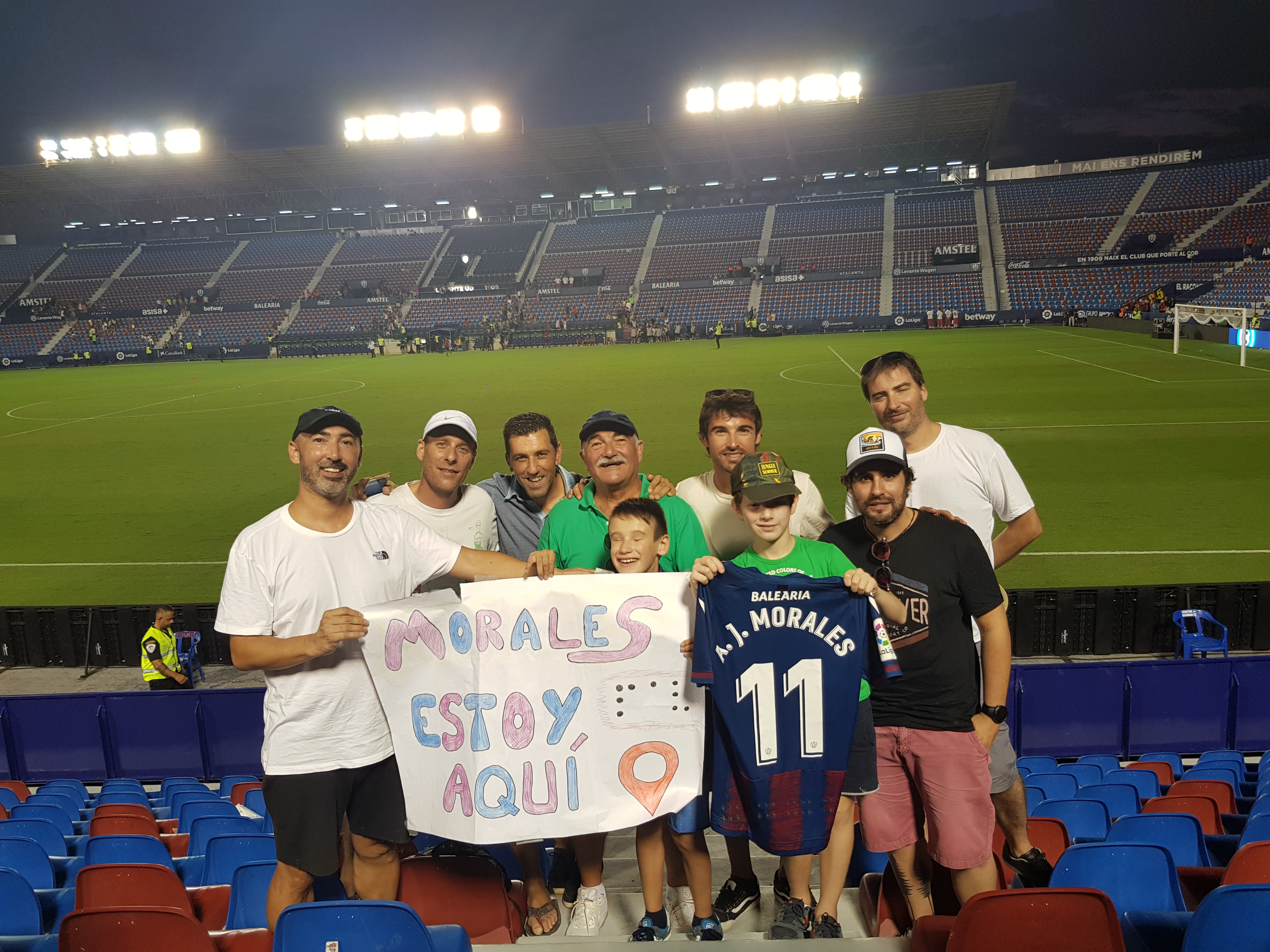 Pau, junto a su familia y amigos