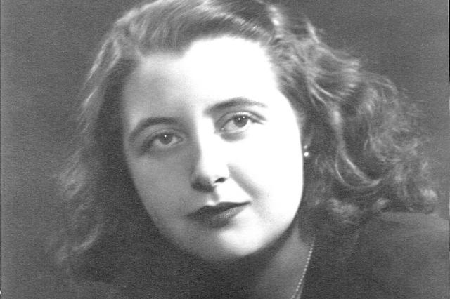 Ontinyent acull una exposició dedicada a l’escriptora Carmelina Sànchez-Cutillas 