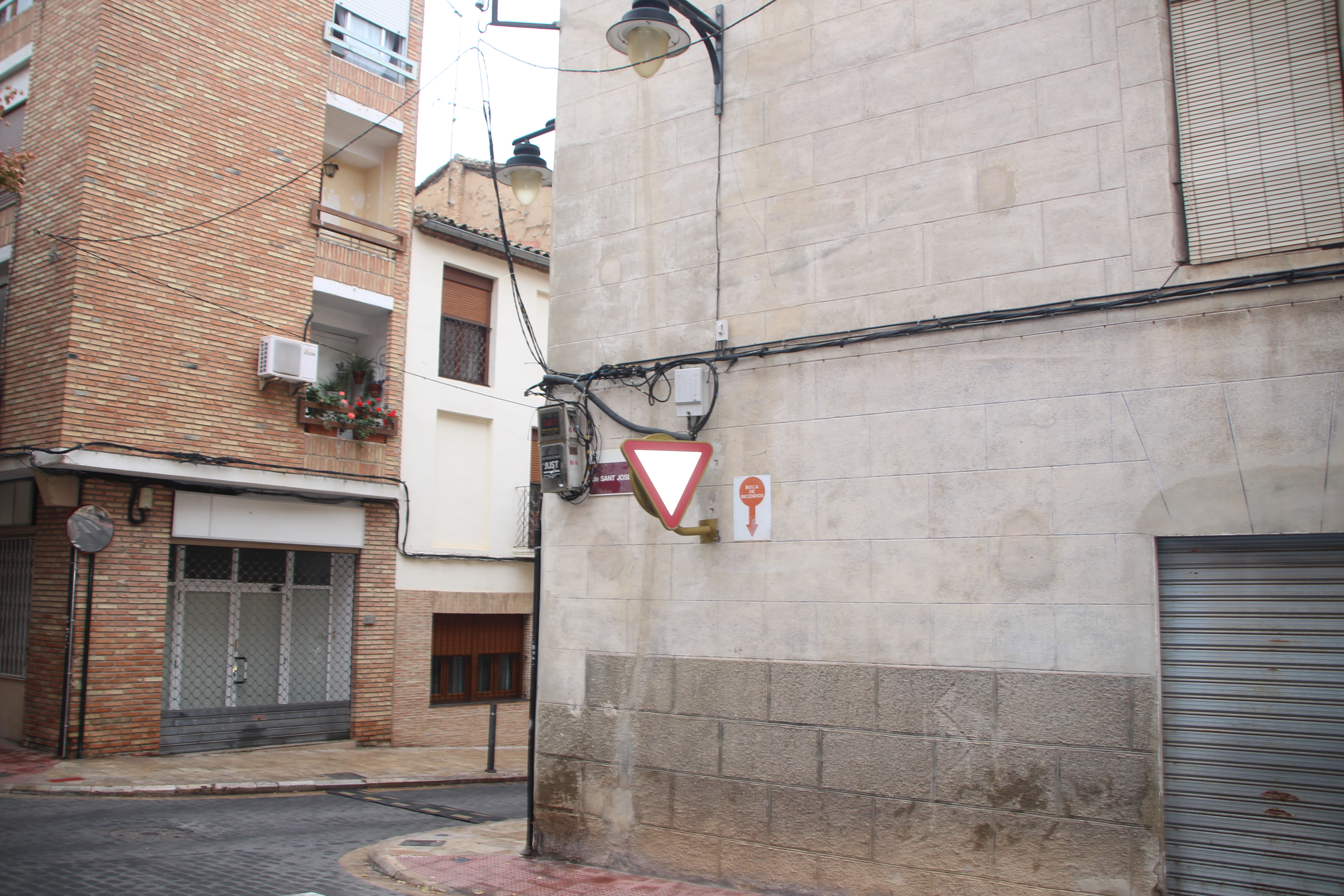Exemple del cablejat a Poble Nou