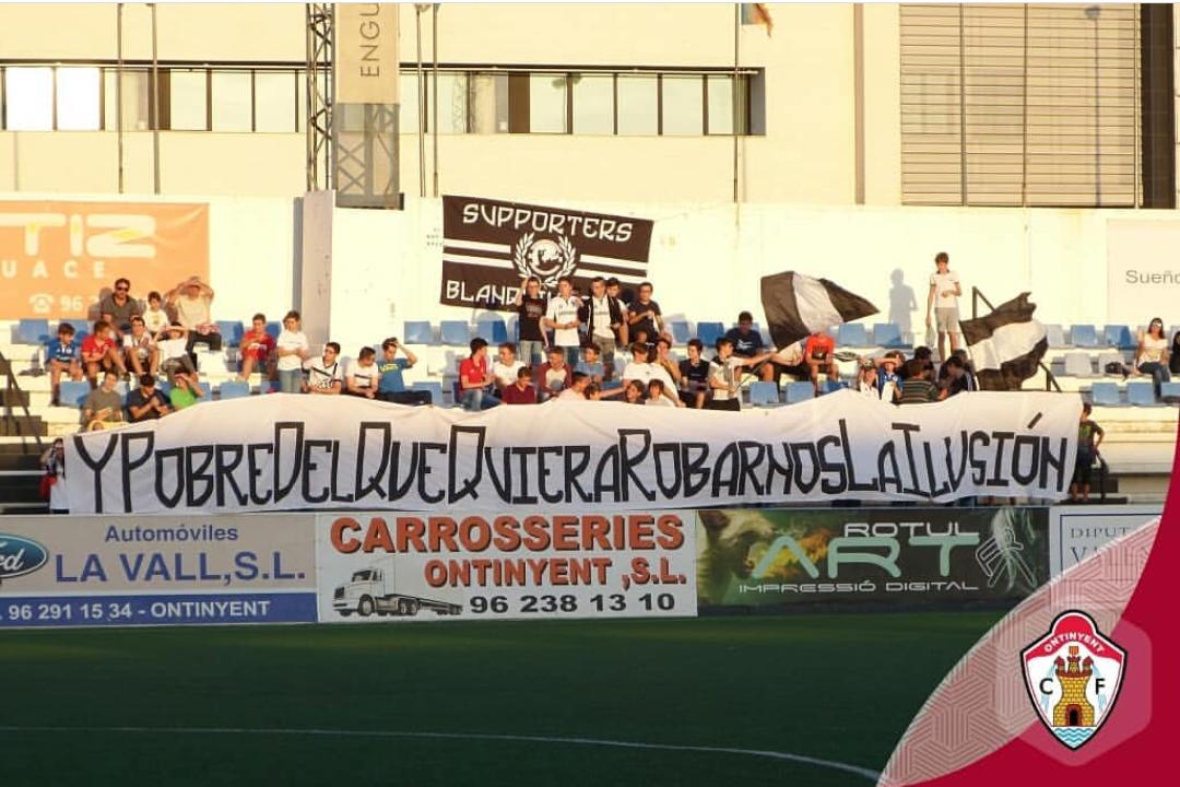 Foto de archivo de los Supporters en un partido