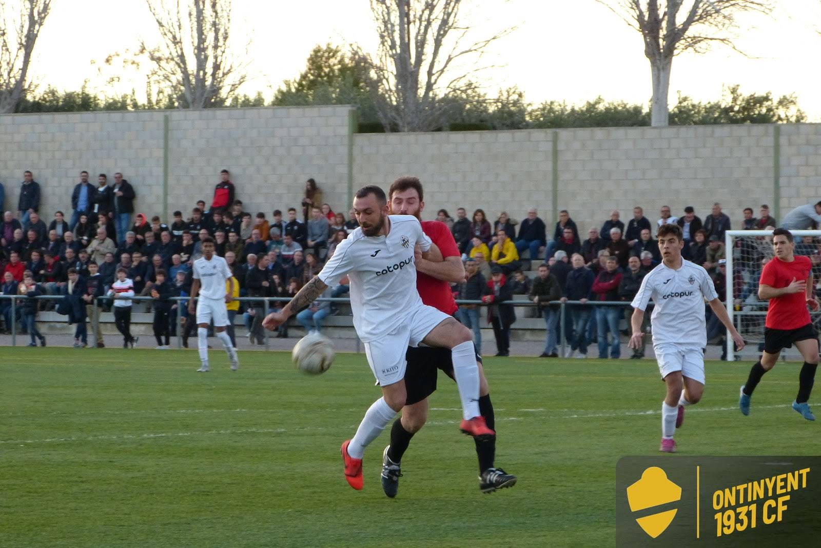 Foto de una acción en un partido del Ontinyent 1931. Foto: Ontinyent 1931