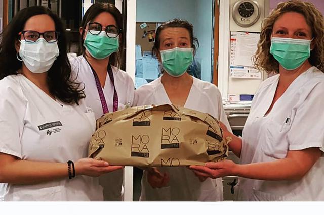 Pastelería Mora dóna dolços a sanitaris i cossos de seguretat