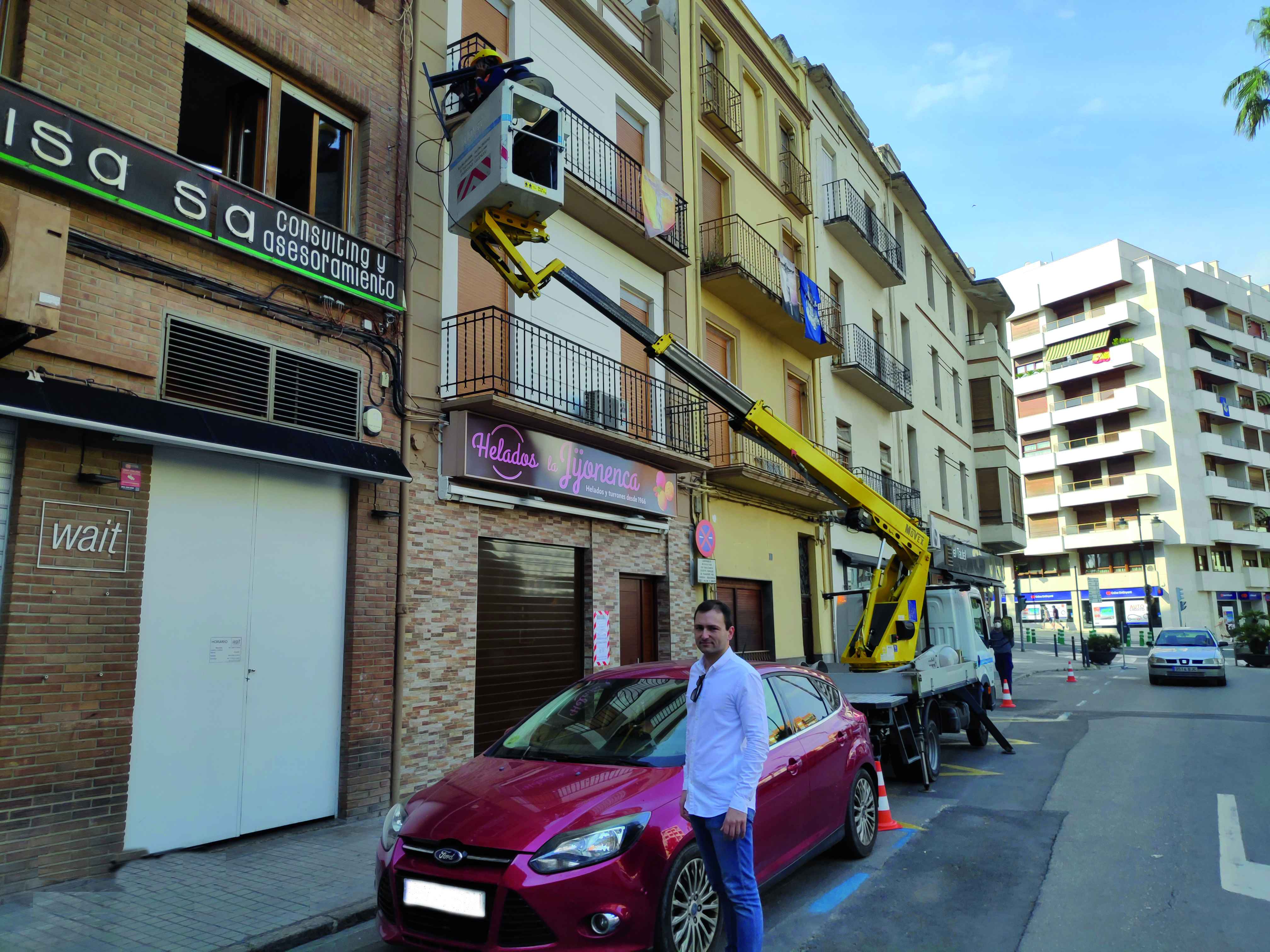 Paco Penadés visitant les obres realitzades