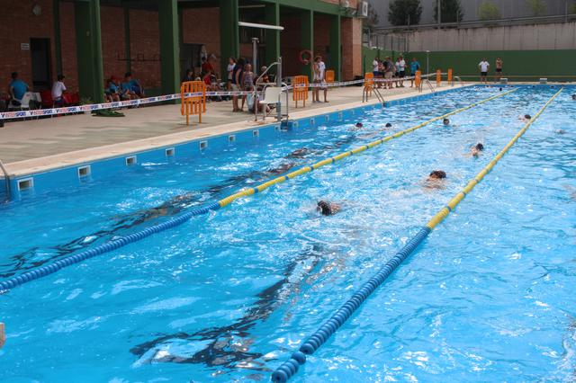 La piscina tindrà dos torns de 100 persones