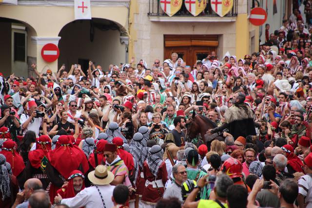 Ontinyent canvia el calendari de festius locals per la suspensió dels Moros i Cristians