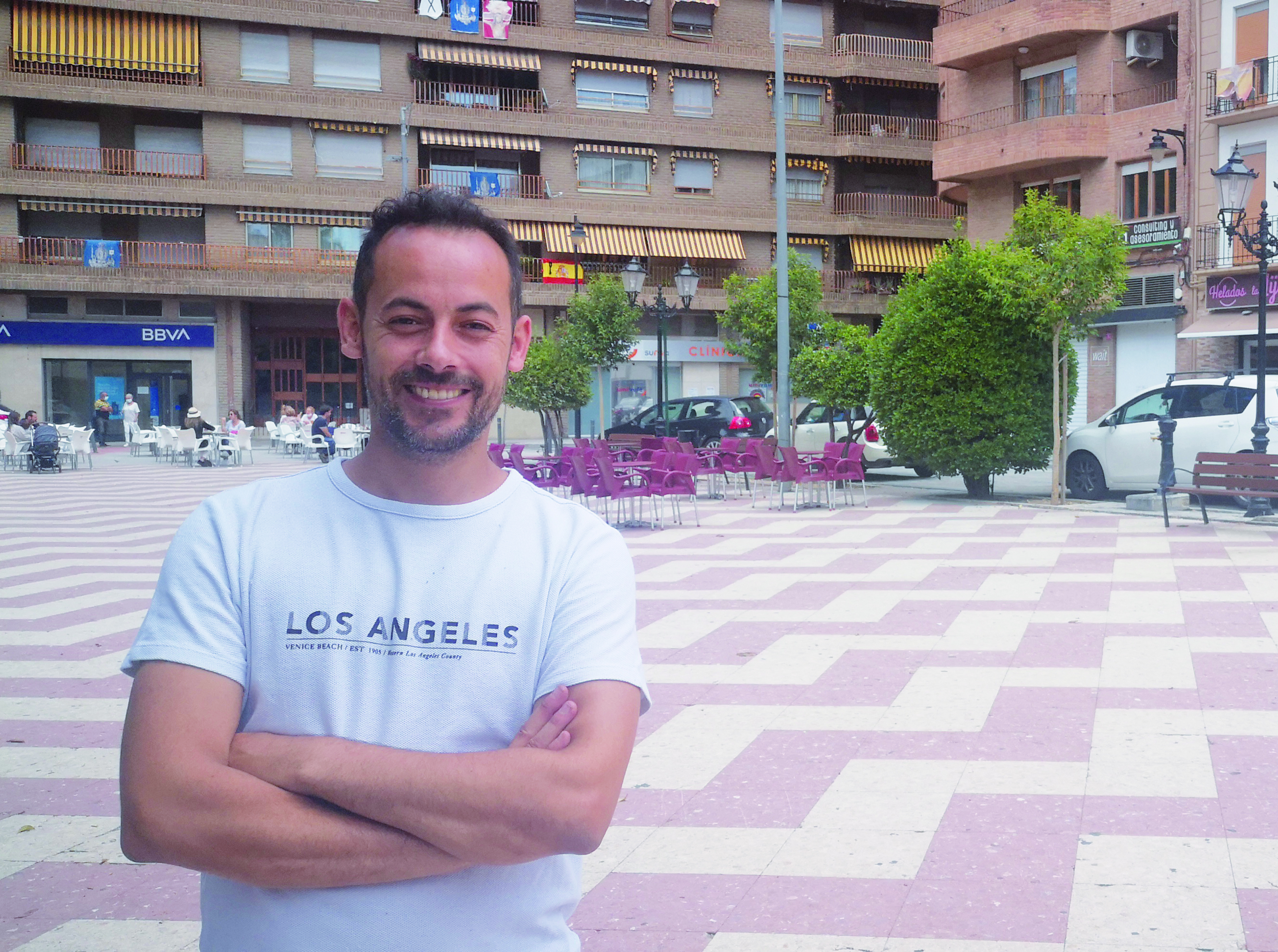 El President d'AHVAL a la plaça de la Concepció