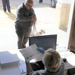 Ontinyent reparteix 8.420 mascaretes en el primer matí de la Fase 1