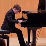 Dos premis per a la jove pianista Deva Mira 