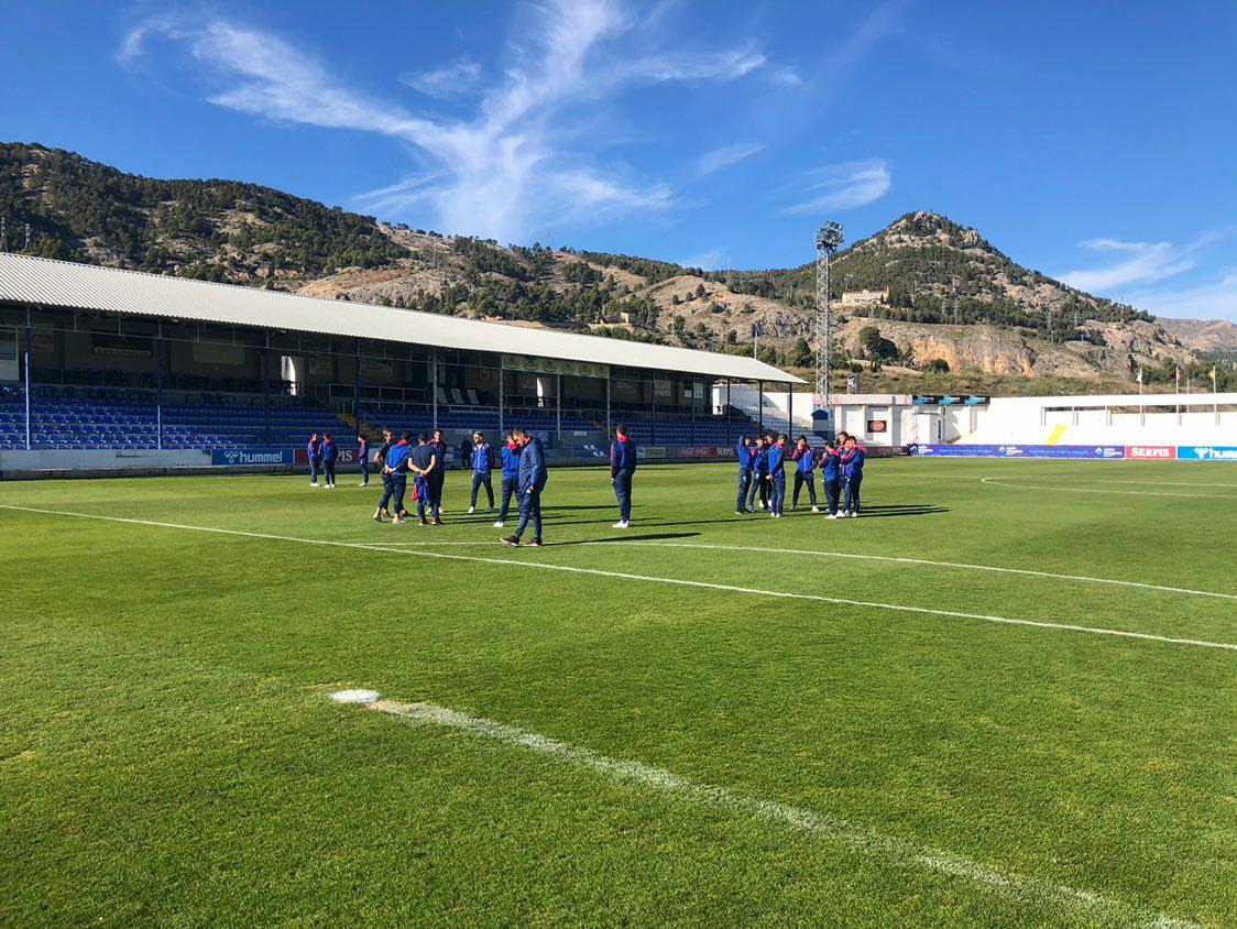 Los jugadores del Atzeneta en su única visita a El Collao