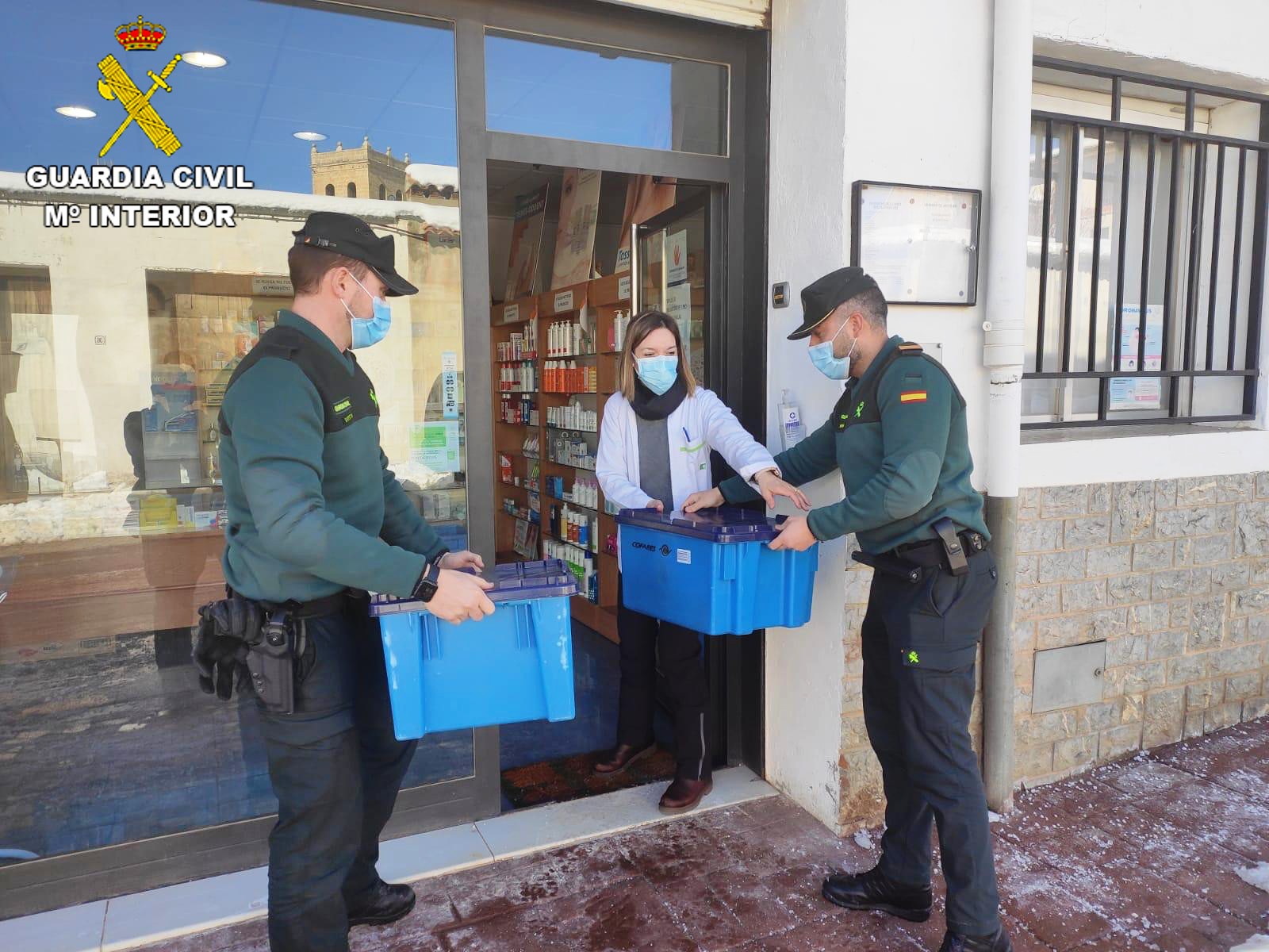 La Guardia Civil haciendo labores de traslado de medicamentos