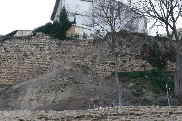 Així avancen les obres de restauració de la muralla d'Ontinyent