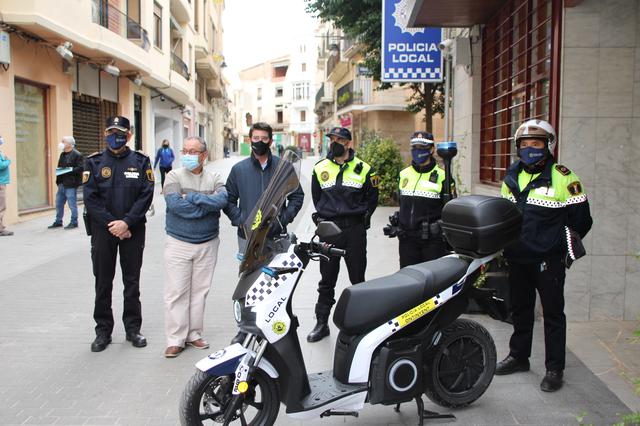 Ontinyent amplia l'equipament de la Policia Local amb una nova moto elèctrica