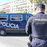 Un agente fuera de servicio detiene a dos hombres que acaban de hurtar un bolso