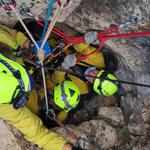 Los Bomberos de València rescatan a un hombre en una cueva de Tous
