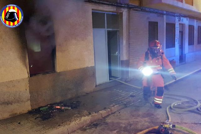Un incendio calcina una casa en l'Olleria