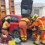 Els Bombers excarceren una dona al polígon l’Altet d'Ontinyent