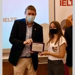 La ontinyentina Mireia Cabanes recibe la beca IELTS del British Council