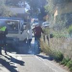 Un accident al Camí dels Presos d'Ontinyent deixa un agent ferit i un detingut