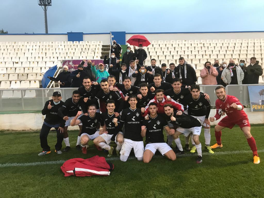 El Ontinyent 1931 celebra la victoria en Benidorm