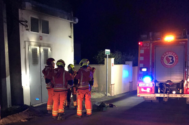 Un incendi en el transformador d’Helios deixa sense llum la urbanització