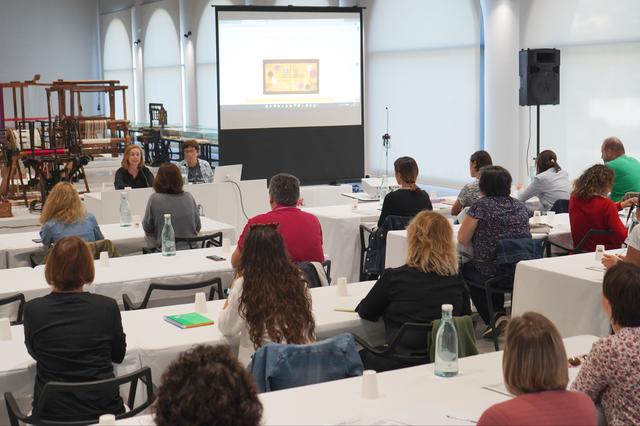 Ontinyent amplía la formación del personal municipal en materia de Igualdad 