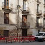 Cau part de la paret d'una casa en la plaça de Baix  d'Ontinyent