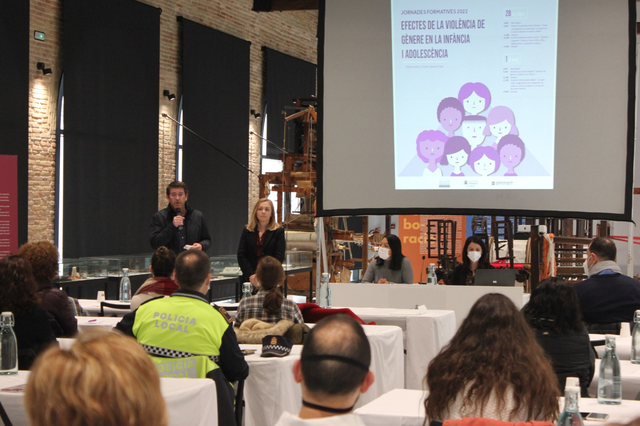 Ontinyent acull unes jornadas sobre els efectes de la violència de gènere en la infància i adolescència