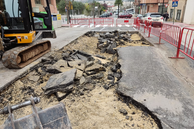 Ontinyent repara els danys per la pluja al Barranquet i l’avinguda Albaida