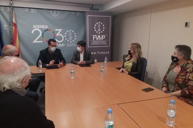 La FVMP i Associació de la Premsa Comarcal signen un acord de col·laboració