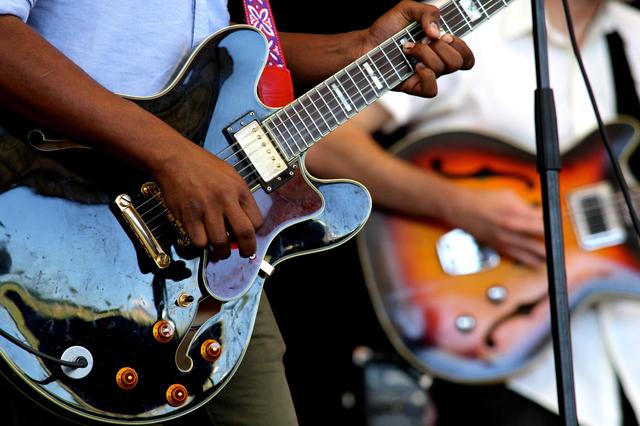 El Conservatorio de Ontinyent incorpora guitarra eléctrica y bajo eléctrico
