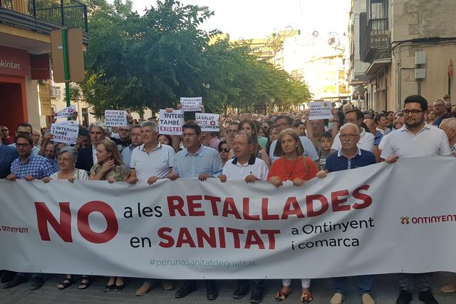 Ontinyent es manifesta contra el tancament de Medicina Interna