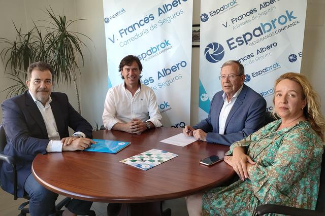 Acuerdo de patrocinio entre AD LIBITUM y Correduría de Seguros V. Francés Albero, S.A.