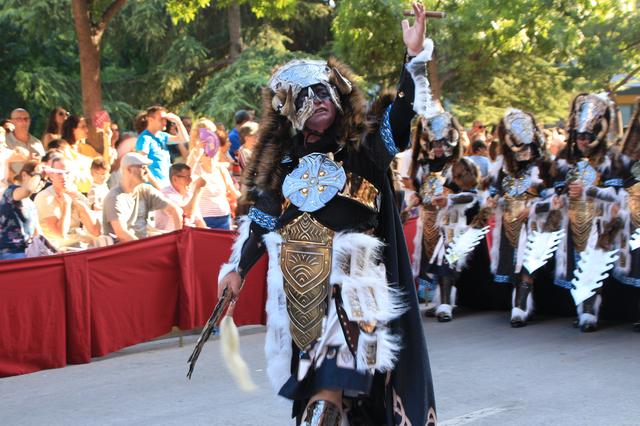 Ontinyent garantizará con televisiones privadas la transmisión de las Moros y Cristianos